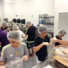 Alunos visitam as instalações da Food Bank em Columbia. Essa Ong adquire, embala e distribui alimentos a mais de 104 mil pessoas carentes no estado do Missouri.