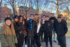 29/01: Alunos e professores em visita ao campus da Universidade de Harvard, tendo como guia o nosso querido Sempre-Aluno Pedro Duarte Moreira, estudante da Universidade.