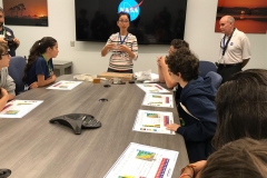 30/10 - A cientista Dra Nahid Mohajeri mostrou para os alunos como desenvolveu uma vedação para detectar e evitar vazamento de hidrogênio. Hoje, essa criação patenteada, é usada pela NASA e por empresas ao redor do mundo.