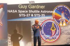 Palestra com astronauta do Space Shuttle, Guy Gardner.