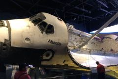 Alunos do Da Vinci visitam ônibus espacial Atlantis, da Nasa