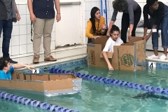 16/7 - Em atividade de teambuilding, receberam um desafio: construir, em grupos preestabelecidos, um barco de papelão e fazê-lo atravessar uma piscina. Essa atividade foi um aquecimento para o desafio com a EA Games.