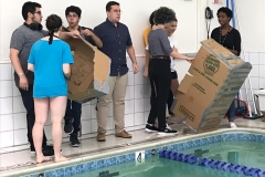 16/7 - Em atividade de teambuilding, receberam um desafio: construir, em grupos preestabelecidos, um barco de papelão e fazê-lo atravessar uma piscina. Essa atividade foi um aquecimento para o desafio com a EA Games.